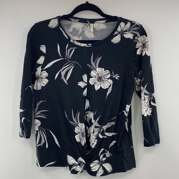 3For$20 Cato  Floral Black & White  Top size XS - Picture 1 of 5